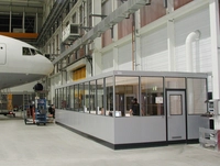 Hallenbüro Doppelstock für die Industrie aus modularen Bauteilen in einer Lagerhalle