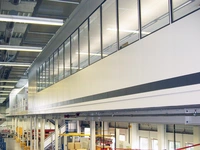 Lagerbüro in Industriehalle als Abtrennungen vom Produktionsprozess